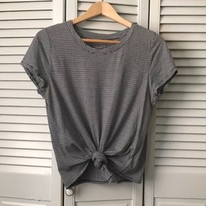 Striped tie-front cropped tee - size M